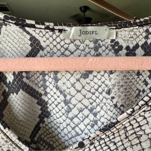 Boutique v neck long sleeve blouse size xl - Picture 3 of 9